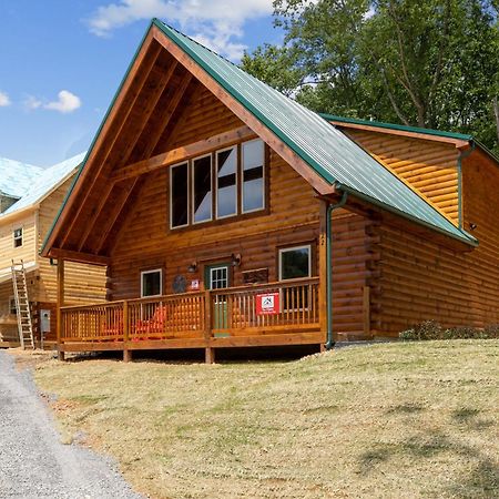 The 3 Bears Is A Newly Built 3 Bedroom Cabin Only 3 Minutes From The Parkway! Pigeon Forge Eksteriør bilde