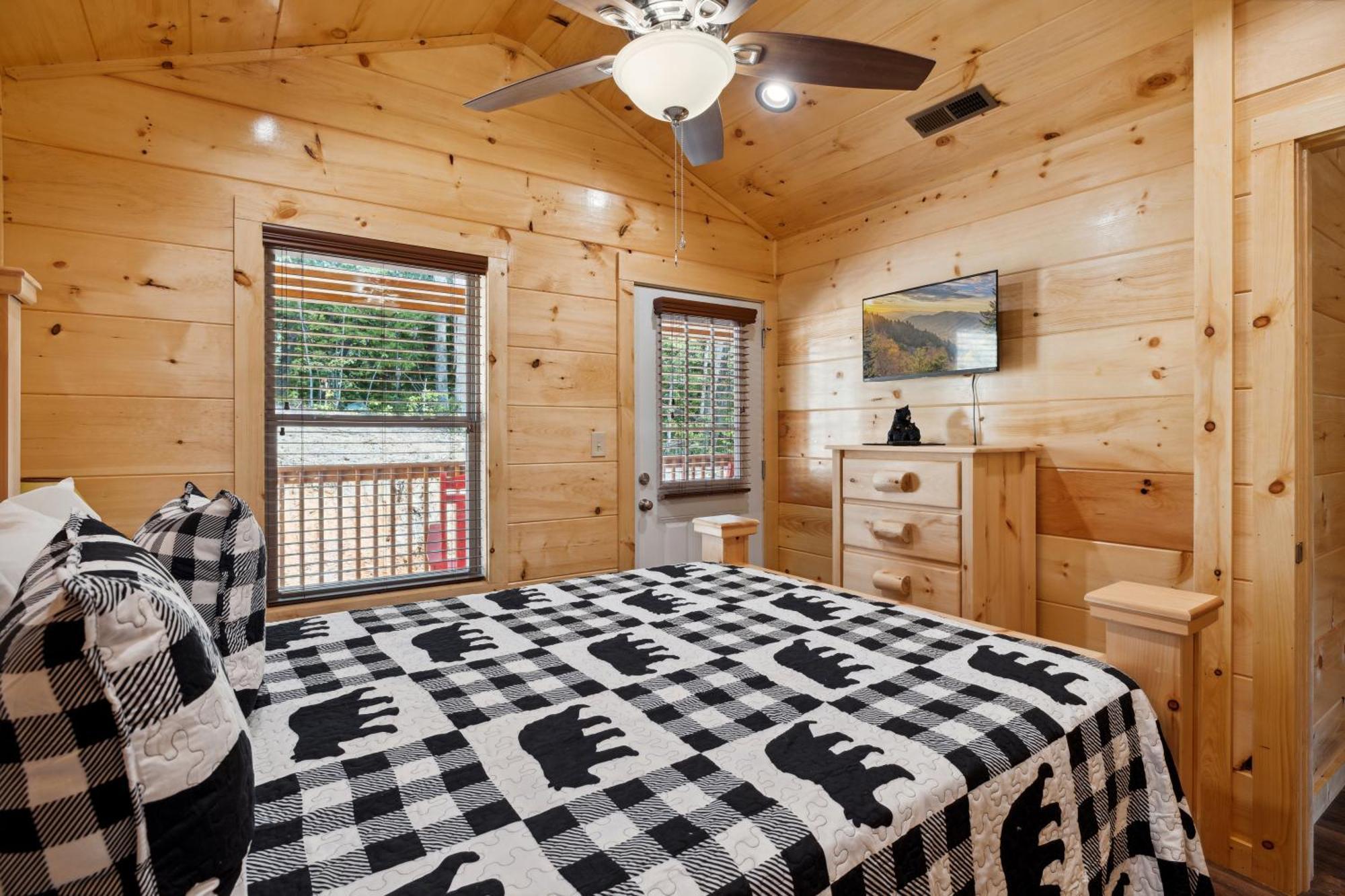 The 3 Bears Is A Newly Built 3 Bedroom Cabin Only 3 Minutes From The Parkway! Pigeon Forge Eksteriør bilde